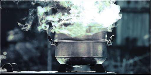 Cannabis-Kokosnussöl kochen.