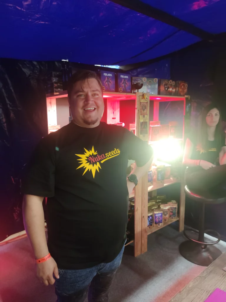 nukaseeds-unser-immer-lächelnd-Kollege