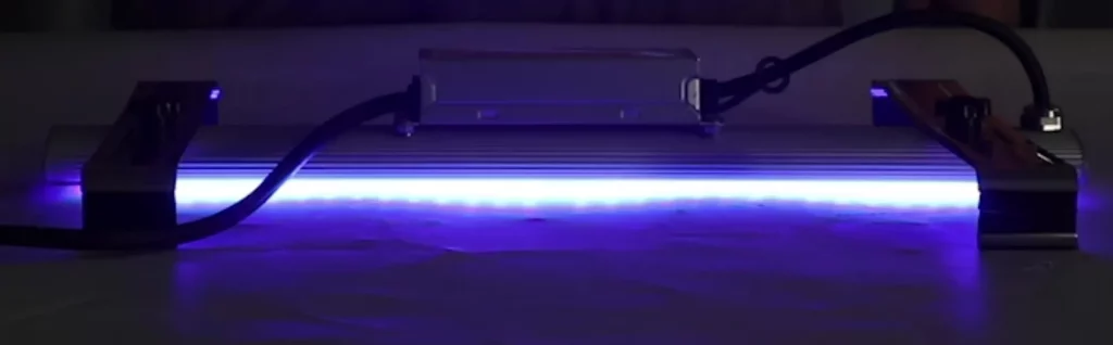 Röhre mit UV-Spektrum