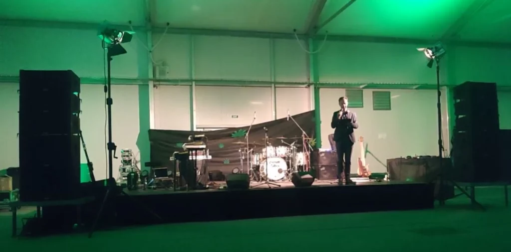 Bewertung des Wettbewerbs auf der Bühne des Cannafestes