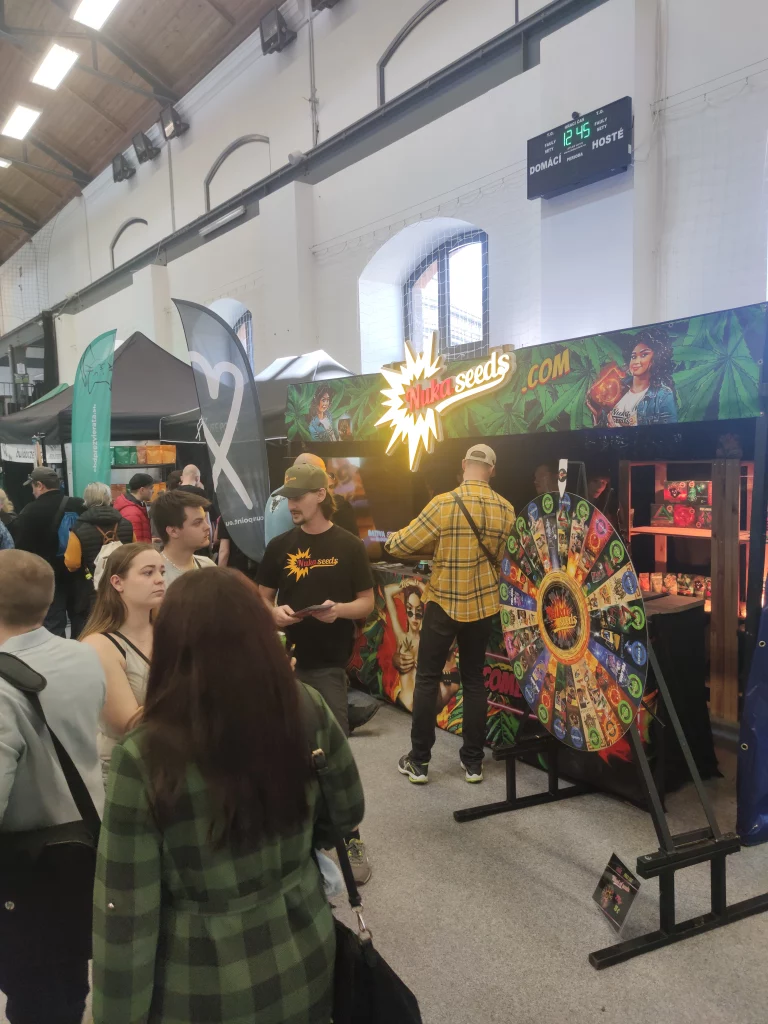 Unser Stand steht in Flammen